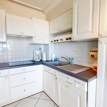 Le Montecristo Face A La Apartman *