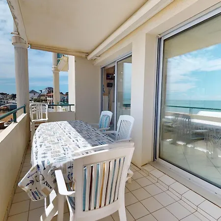 Le Montecristo Face A La