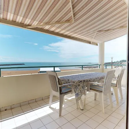 Le Montecristo Face A La Apartman *