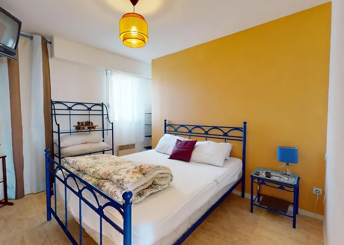 Le Montecristo Face A La *